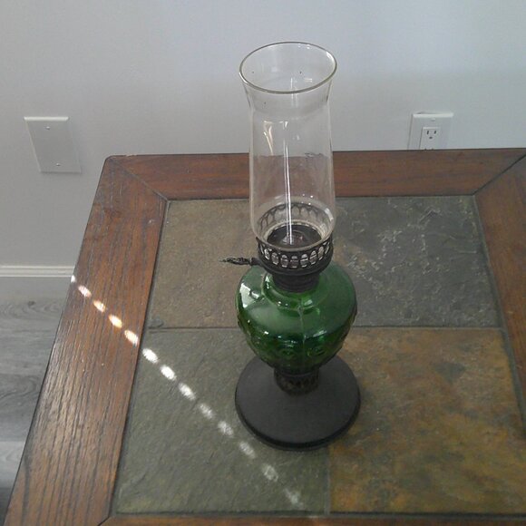 Vintage 10 inch Sail Boat Brand Emerald Oil Lamp, metal base with working wick - Picture 2 of 3